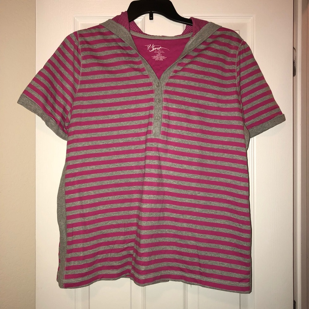 Short sleeve top with hoodie